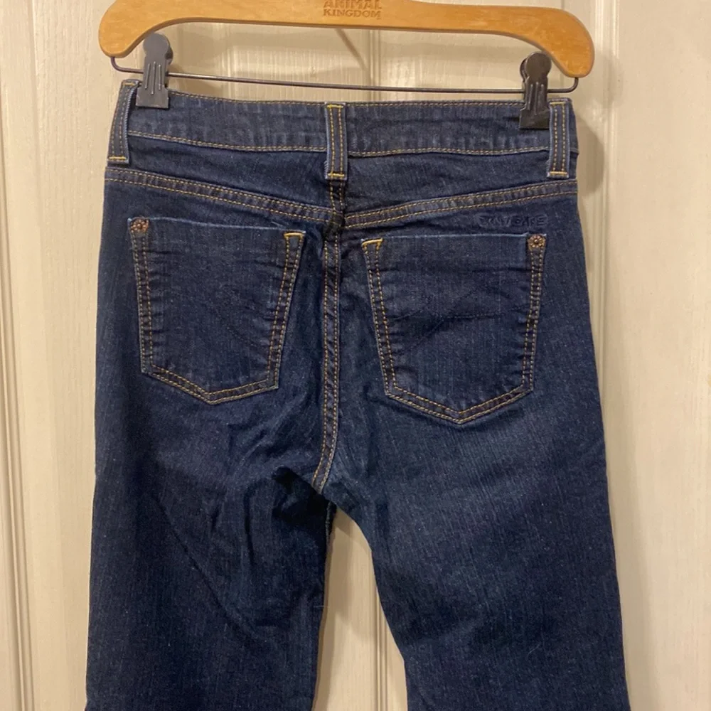 DKNY like new women’s jeans size 2 boot cut - Picture 5 of 7
